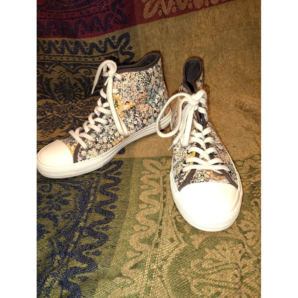 American Eagle Black Floral Lace Up High Top Sneakers Womens Size 9‎ Cottagecore